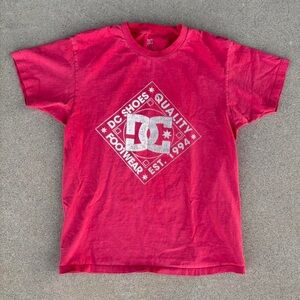 DC Shoes Men's Red T-shirt